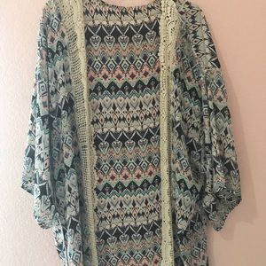 Printed kimono with crochet